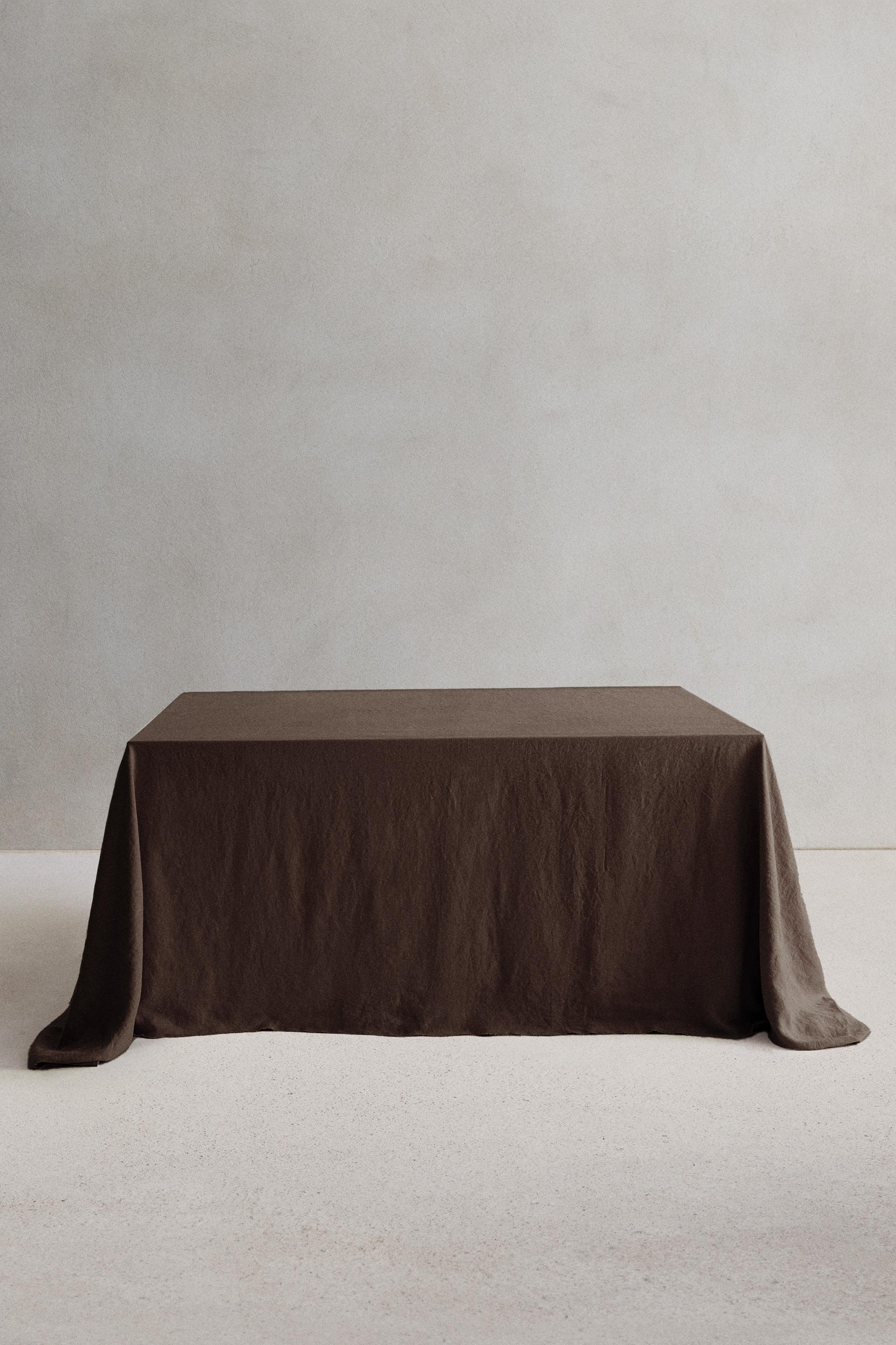 TABLECLOTH 01
